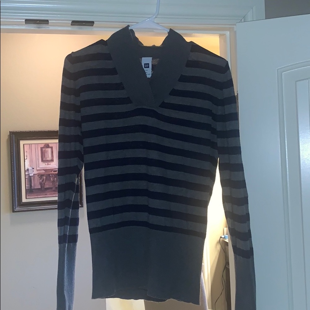 Gap sweater